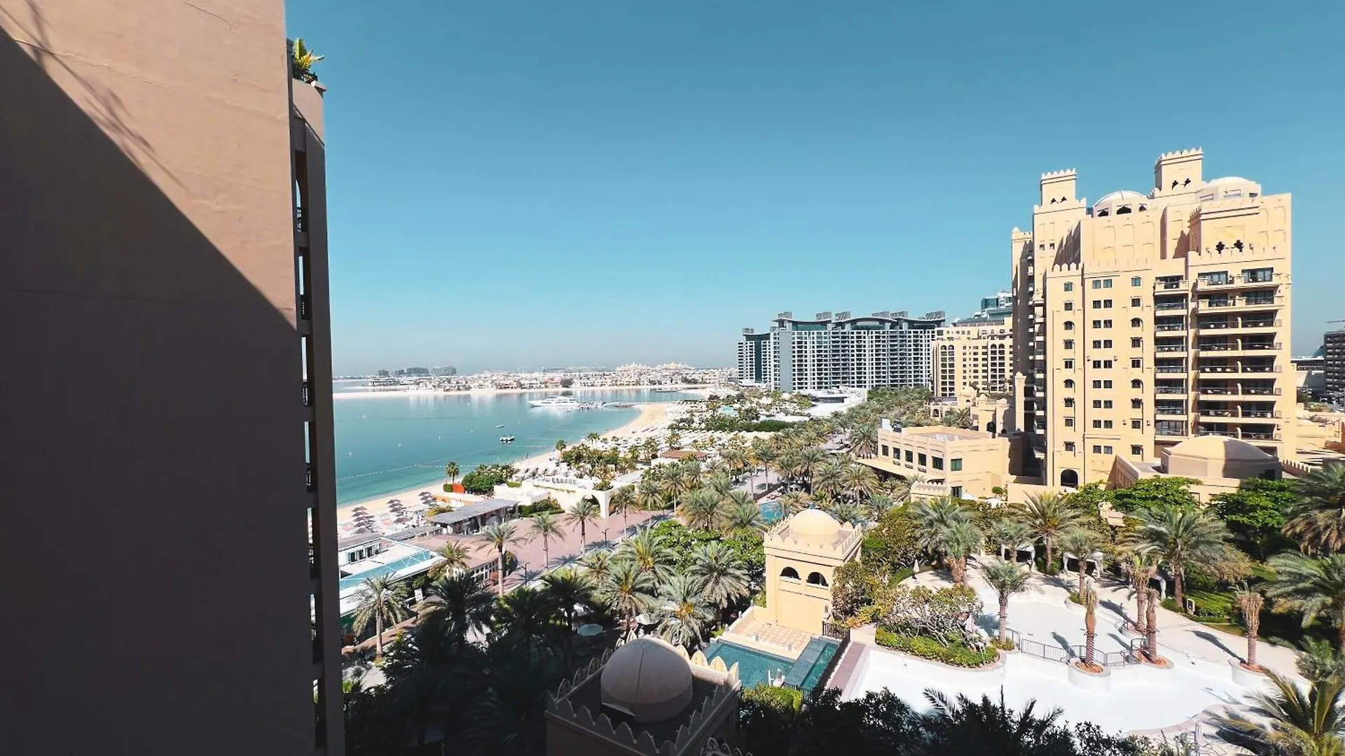 New Fairmont Residence With Private Beach On Palmjumeirah Dubai