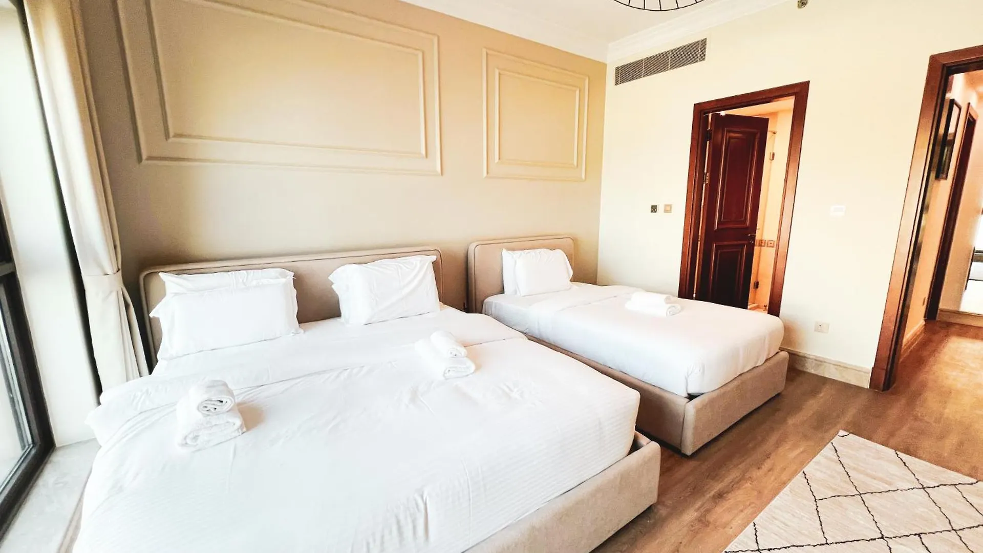 New Fairmont Residence With Private Beach On Palmjumeirah Dubai United Arab Emirates