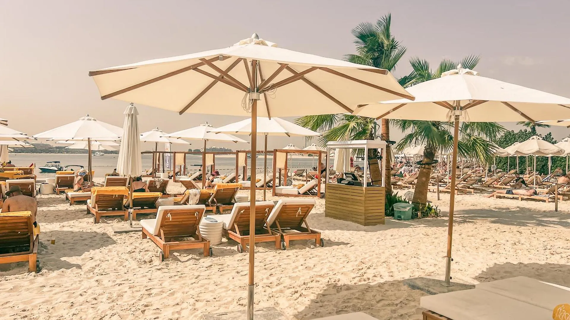 Apartment New Fairmont Residence With Private Beach On Palmjumeirah Dubai United Arab Emirates