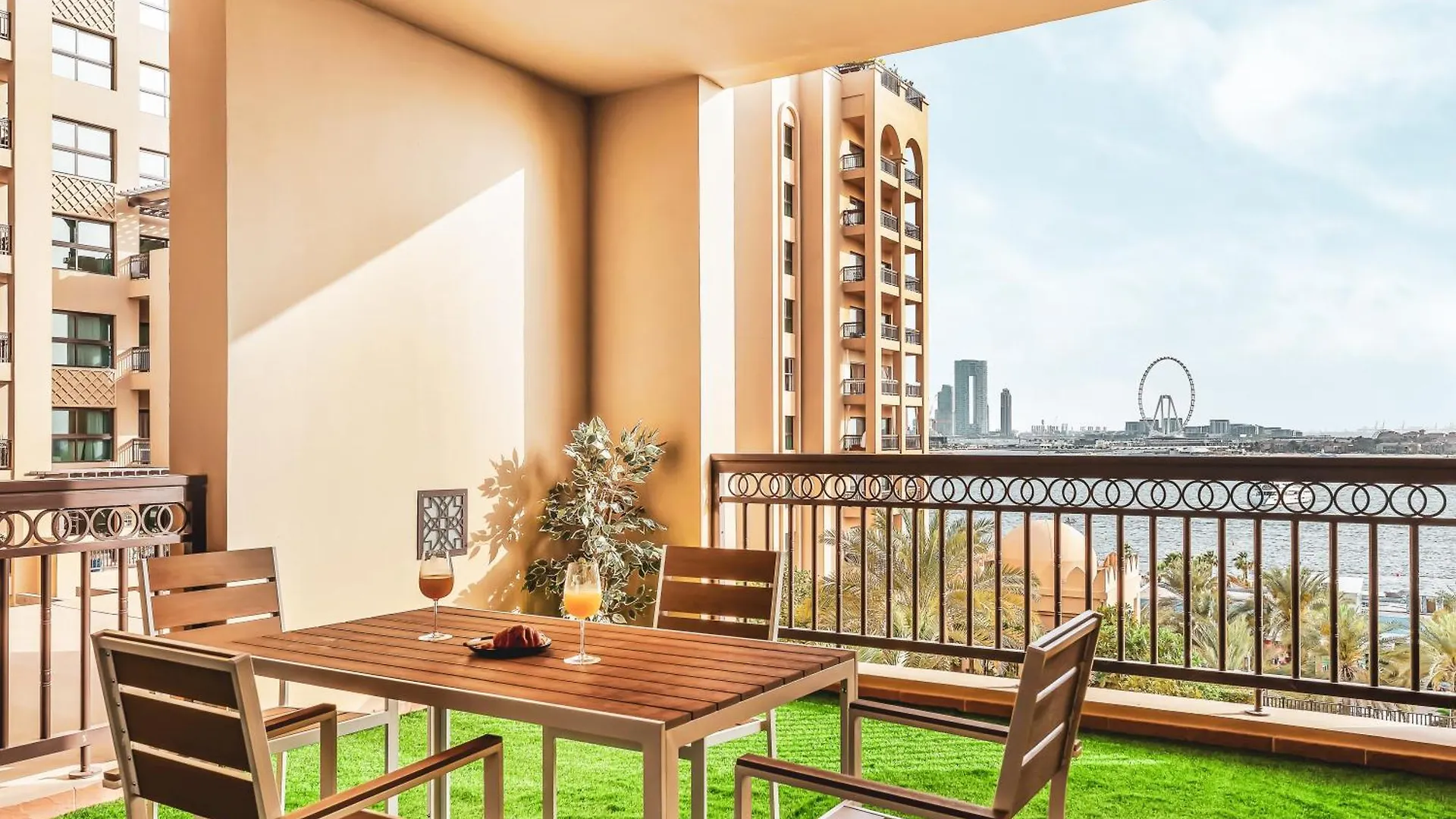 New Fairmont Residence With Private Beach On Palmjumeirah Dubai Apartment