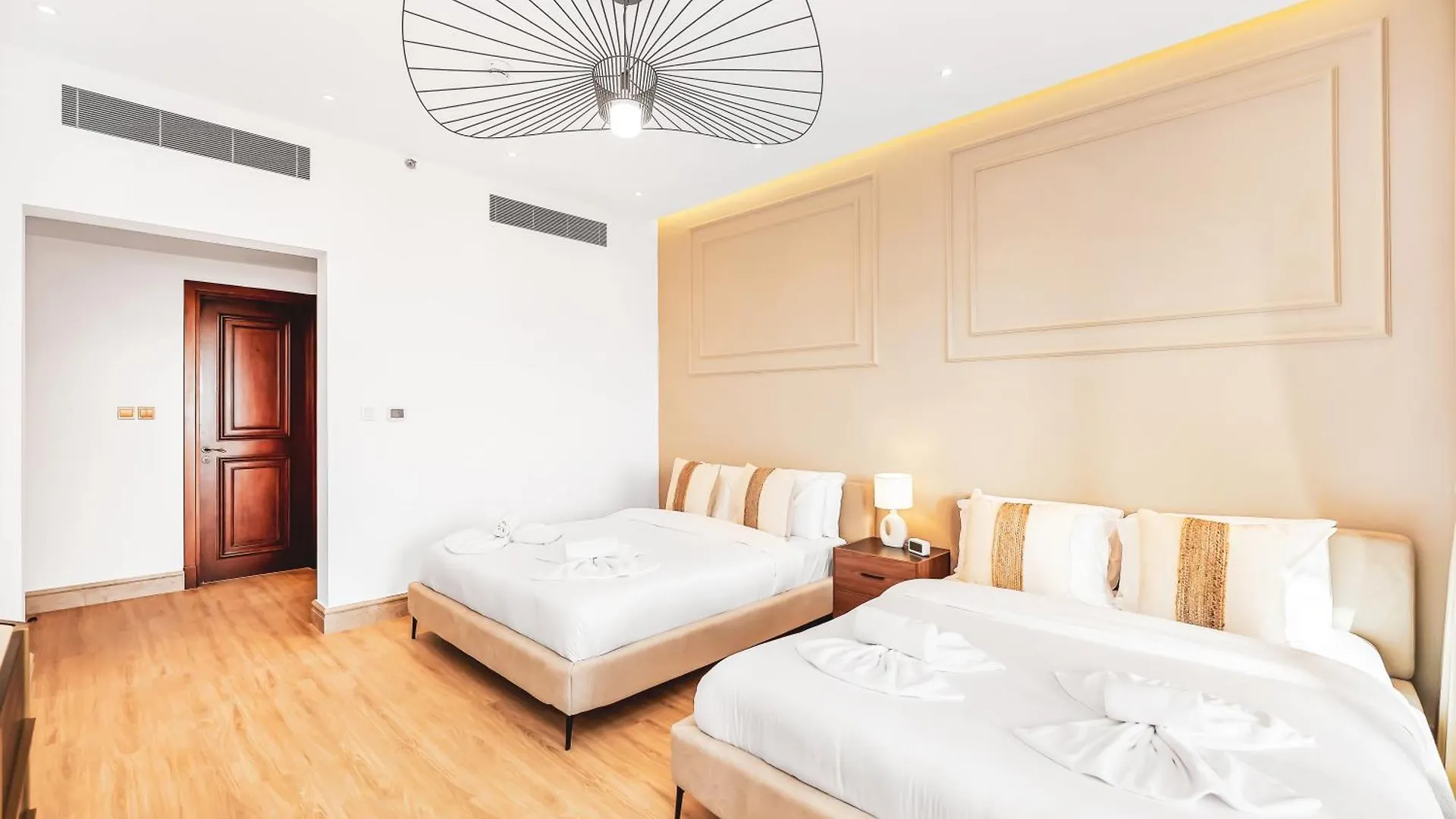 New Fairmont Residence With Private Beach On Palmjumeirah Dubai Apartment