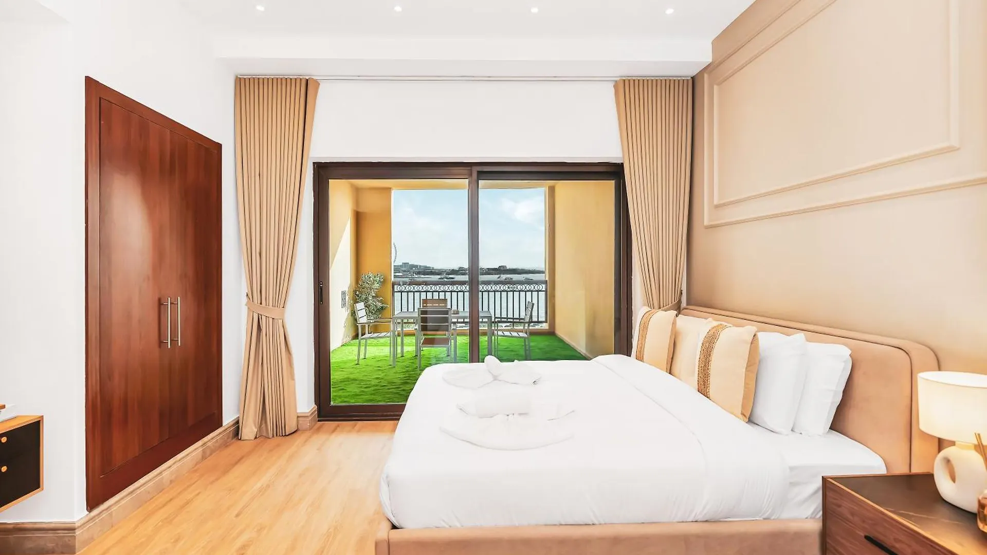 New Fairmont Residence With Private Beach On Palmjumeirah Dubai Apartment
