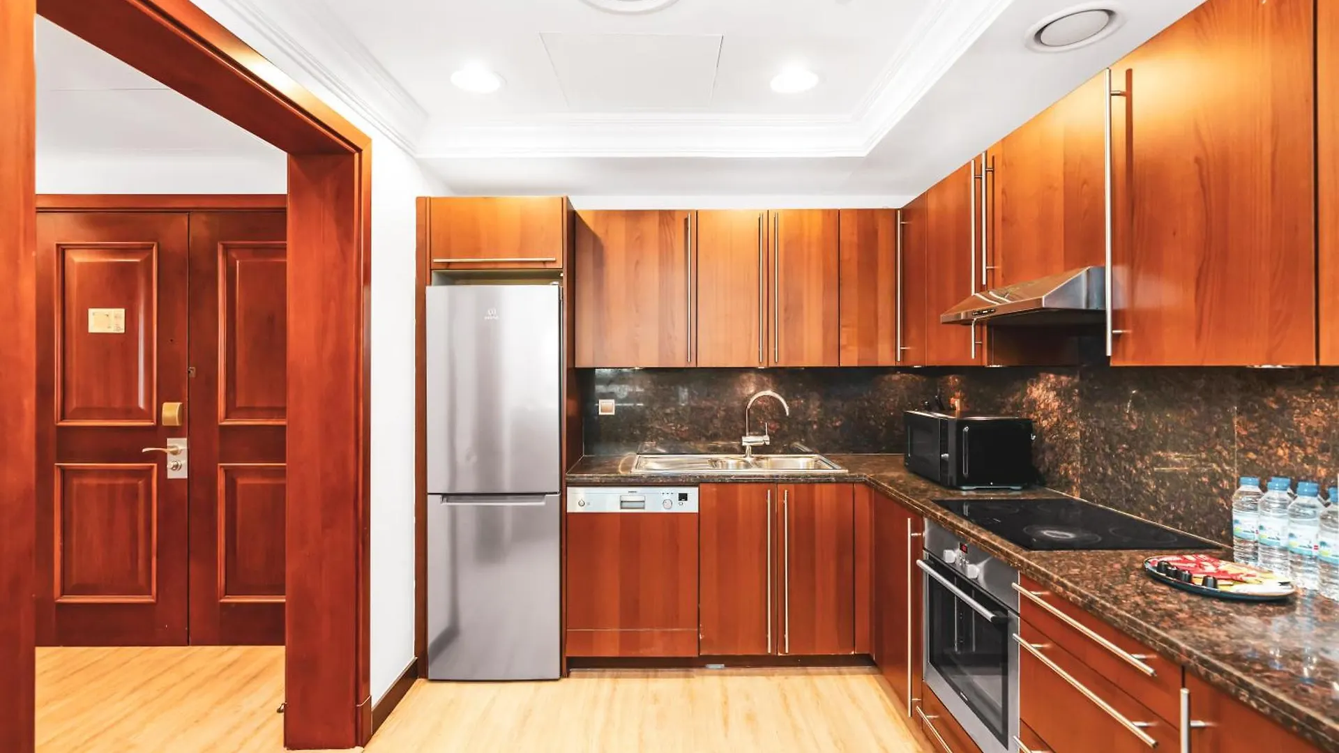 Apartment New Fairmont Residence With Private Beach On Palmjumeirah Dubai