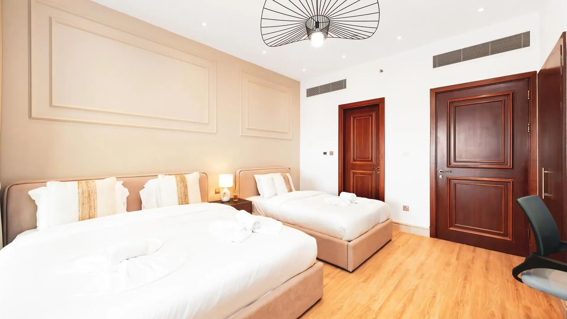 New Fairmont Residence With Private Beach On Palmjumeirah Dubai